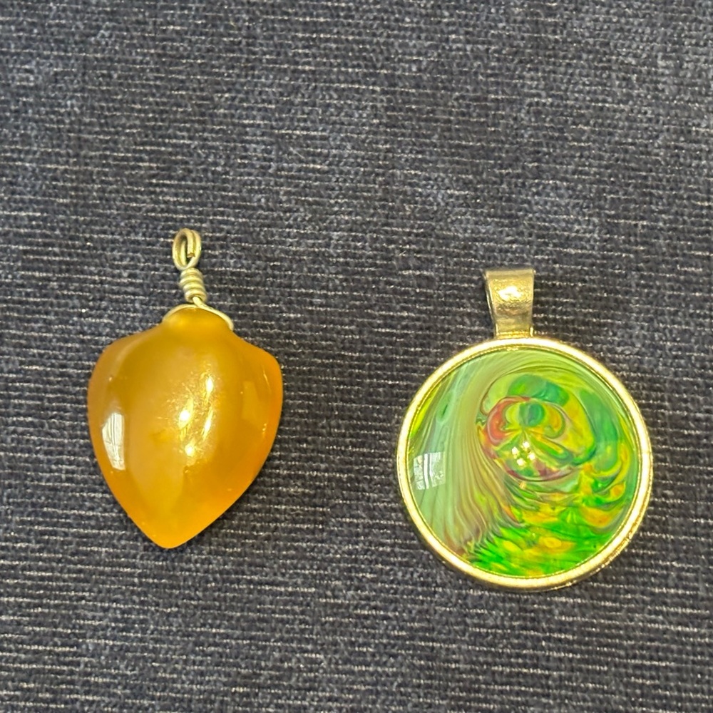 Heart stone  and Green Swirl Pendant Set